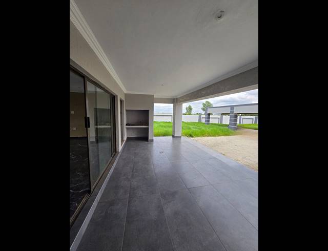 6 BEDROOM HOUSE FOR SALE IN RIVERSDALE